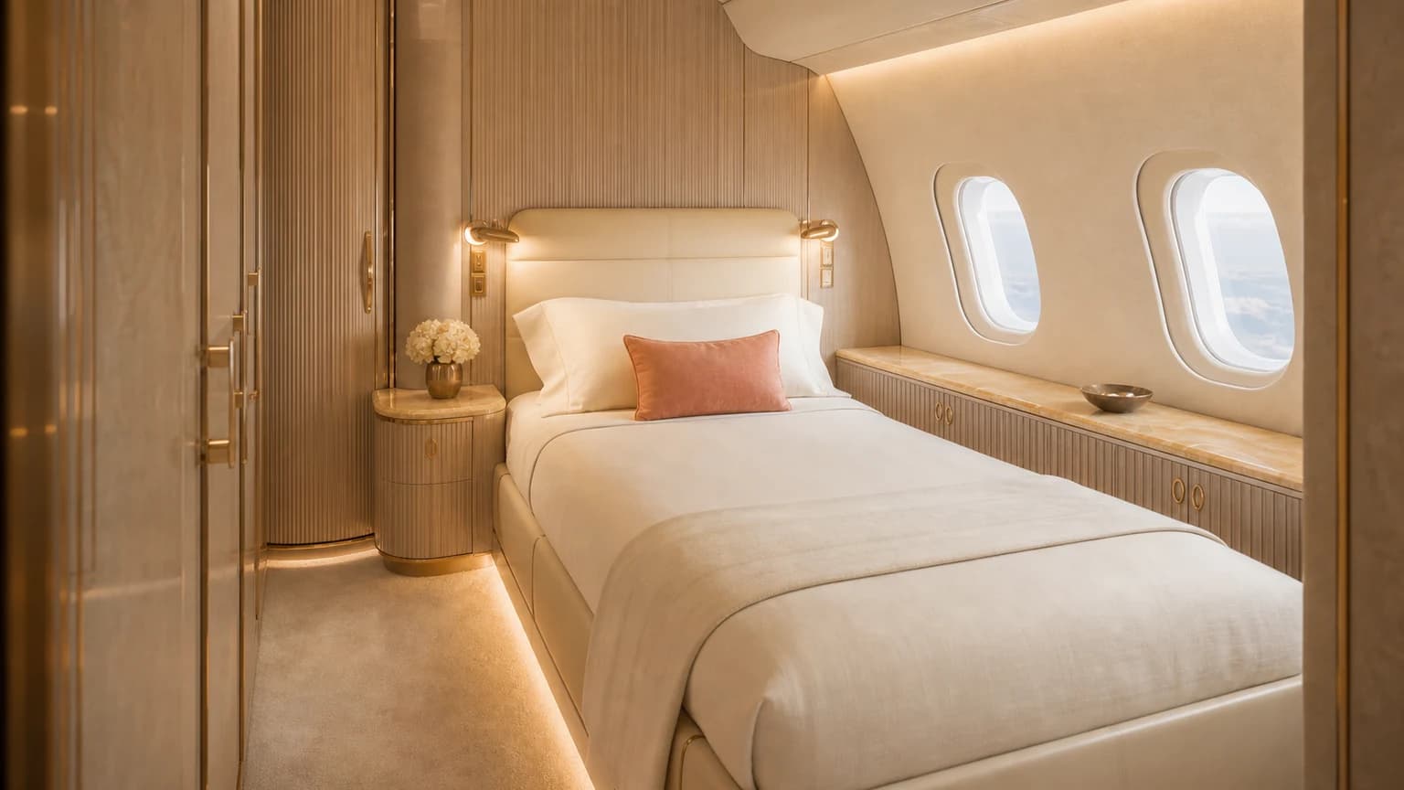 Dassault Falcon 2000LXS — illustrative master berth